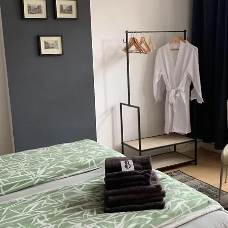 Den Acht Bed & Breakfast