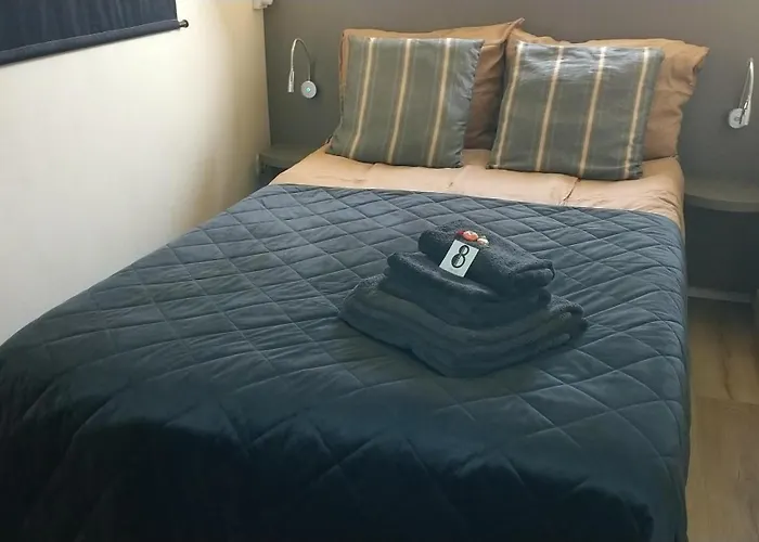 Bed & Coffee D'n Acht 住宿加早餐酒店 3*